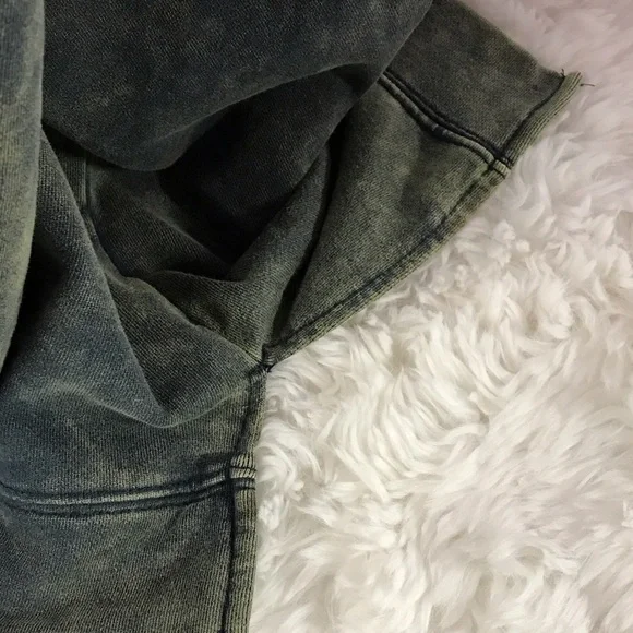 Jaded Gypsy
Green Sweatshirt with Bee and Floral Design - Picture 8 of 9